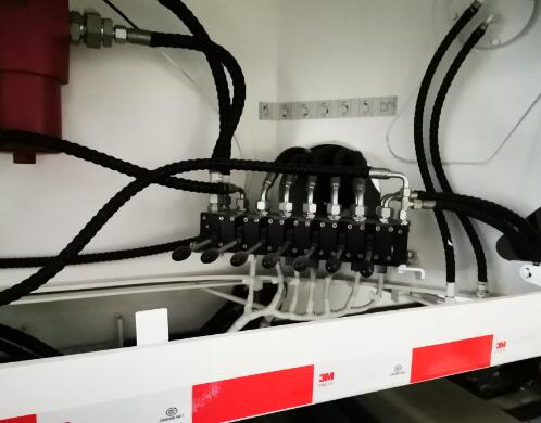 泵車手動(dòng)遙控 泵車手動(dòng)遙控